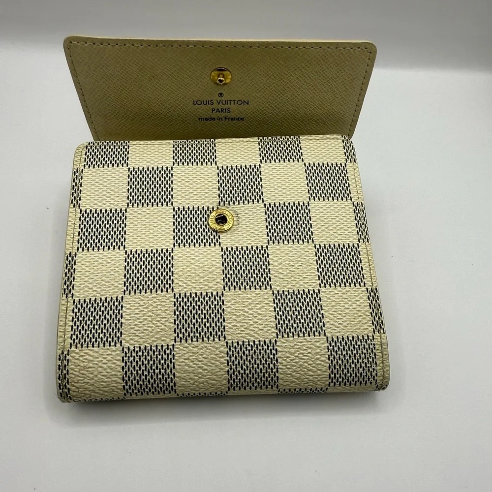 Louis Vuitton White And Grey Wallet - Picture 2 of 4